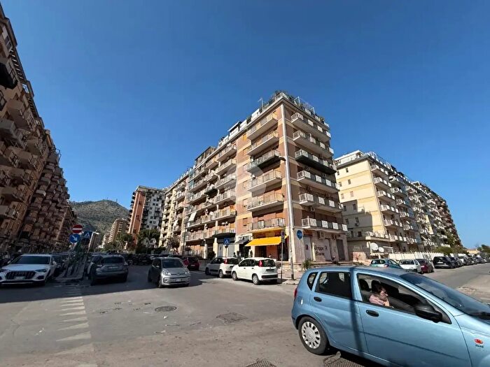 Appartamento con 5 locali in vendita in Via Don Orione, Palermo