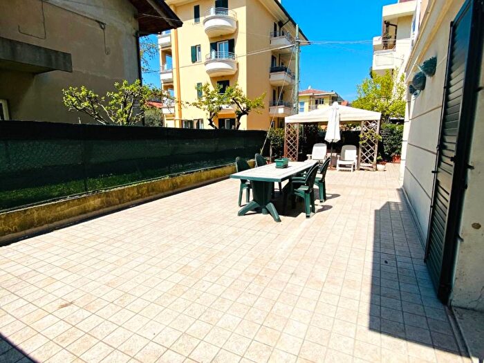 Appartamento quadrilocale in affitto in Viale Cattolica, Parco, Riccione