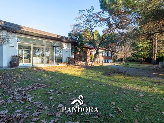 Casa quadrilocale in vendita in Via Achille Grandi, Gallarate