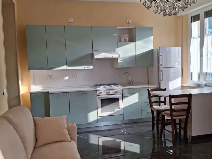 Appartamento quadrilocale in affitto in Via Monterotondo, Parma