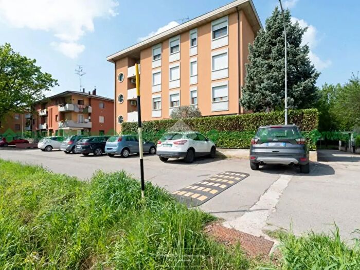 Appartamento trilocale in vendita in Via S Vincenzo, Valsamoggia