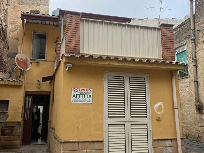 Casa trilocale in affitto in Naro