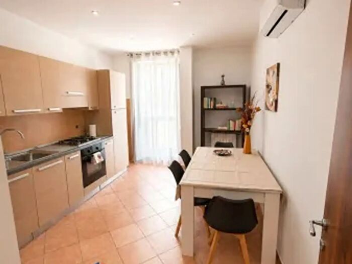 Appartamento trilocale in vendita in Via Cherasco, Torino