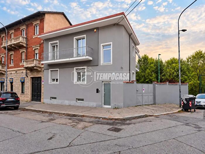 Casa con 6 locali in vendita in Via Pianezza, Torino