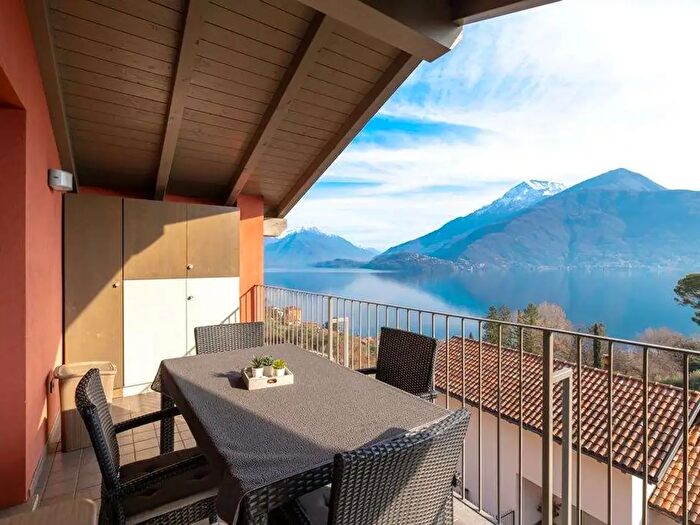 Appartamento con 6 locali in vendita in Musso