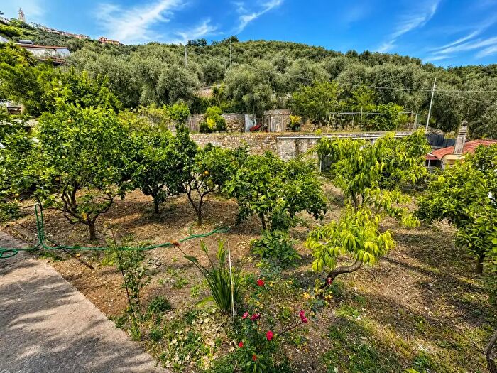 Casa con 5 locali in vendita in Via Agnesi, Villa Faraldi
