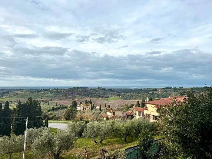 Appartamento con 6 locali in vendita in Via dellUliveta, Casale Marittimo