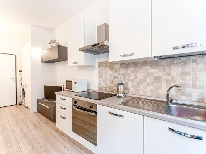 Appartamento bilocale in affitto in Via Luigi Federico Menabrea, Farini, Milano