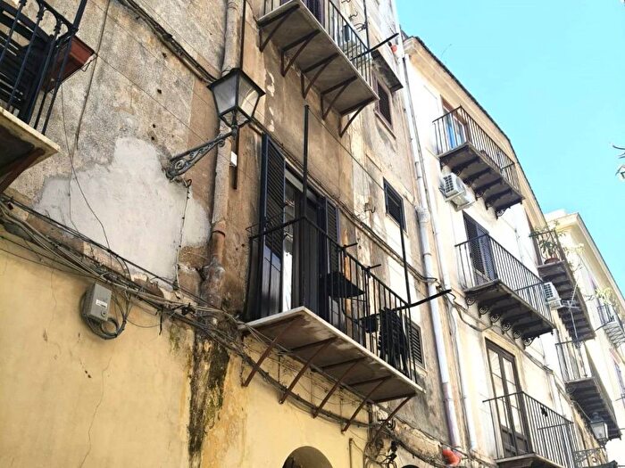 Appartamento trilocale in affitto in Via Bara all'Olivella, Castellammare, Palermo