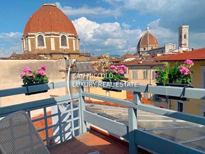 Appartamento con 5 locali in affitto in Firenze