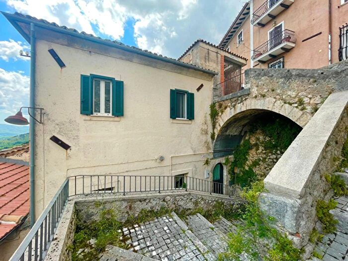 Appartamento trilocale in vendita in Vico Campidoglio Alvito Frosinone, Alvito