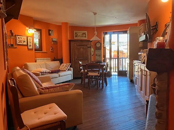 Appartamento bilocale in vendita in Via Roma, Cesana Torinese