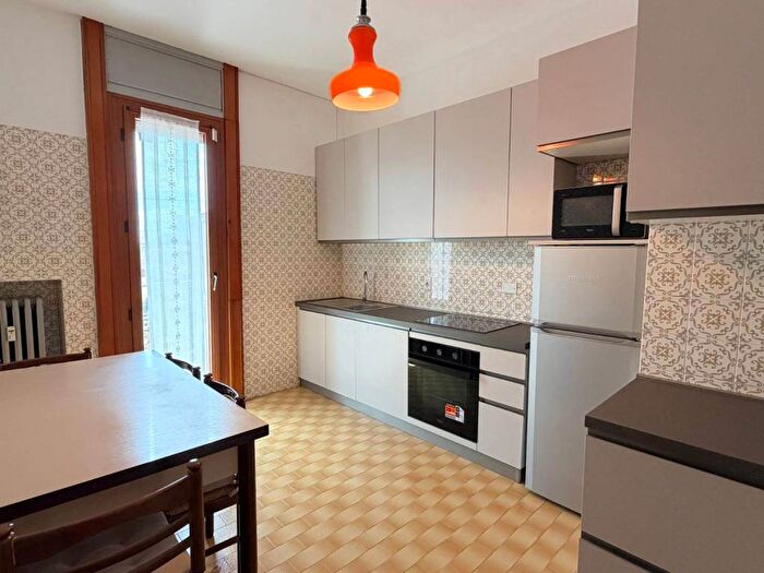 Appartamento quadrilocale in affitto in Via Giocondo Albertolli, Certosa, Milano