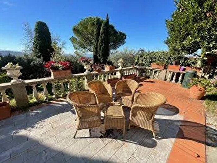 Casa con 16 locali in vendita in Via Bolognese Sesto Fiorentino, Sesto Fiorentino