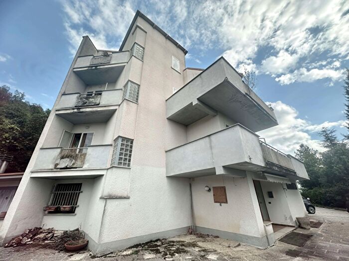 Casa con 14 locali in vendita in Via Indro Montanelli, Gualdo Tadino