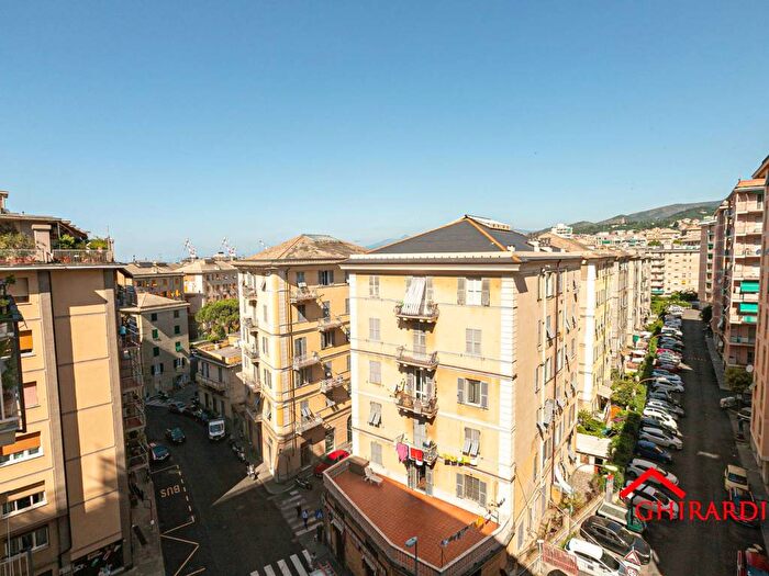Appartamento trilocale in affitto in Via Borzoli, Sestri Ponente, Genova