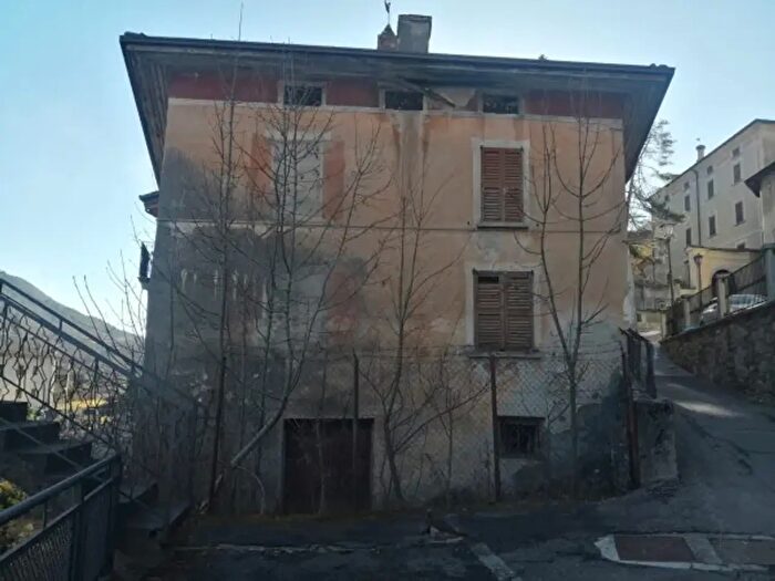 Casa con 6 locali in vendita in Temu