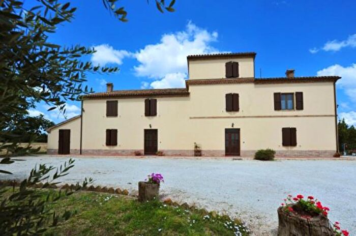 Casa con 6 locali in vendita in Via Ghislieri, Jesi