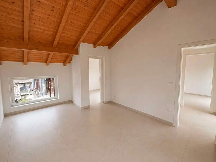 Appartamento trilocale in vendita in Via Roma, Lomazzo