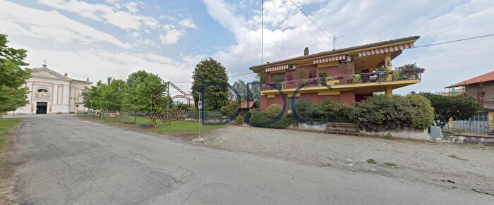 Casa con 6 locali in vendita in Viale dei Caduti, Lusiglie