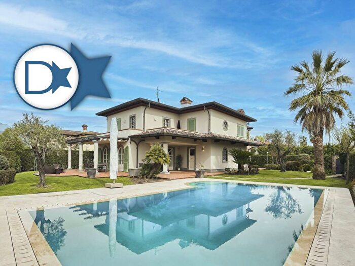 Casa con 6 locali in affitto in Via Versilia, Centro, Forte dei Marmi