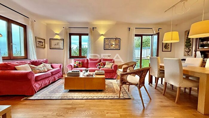 Casa quadrilocale in vendita in Via Sandro Pertini, Camaiore