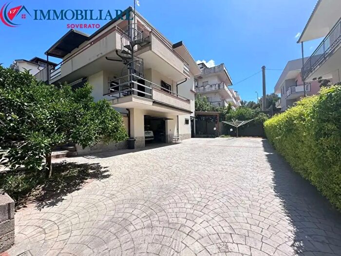 Casa con 9 locali in vendita in Via Leonida Repaci, Satriano