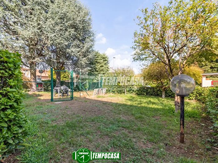 Appartamento con 5 locali in vendita in Via G Verdi, Ornago