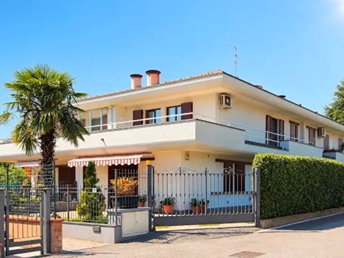 Appartamento bilocale in vendita in Via Don C Mazzola, Bonate Sopra