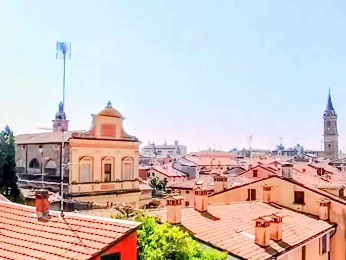 Appartamento quadrilocale in vendita in Via Ugo Bassi, Cento