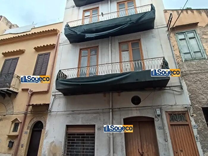 Casa con 10 locali in vendita in Via Carà, Bagheria