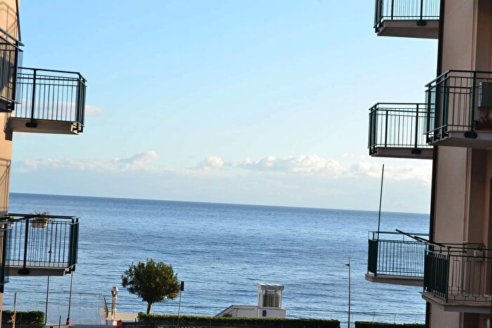 Appartamento trilocale in vendita in Via IV Novembre, Noli