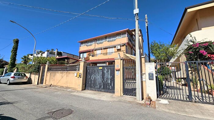 Appartamento trilocale in vendita in Viale delle Regioni, Montepaone