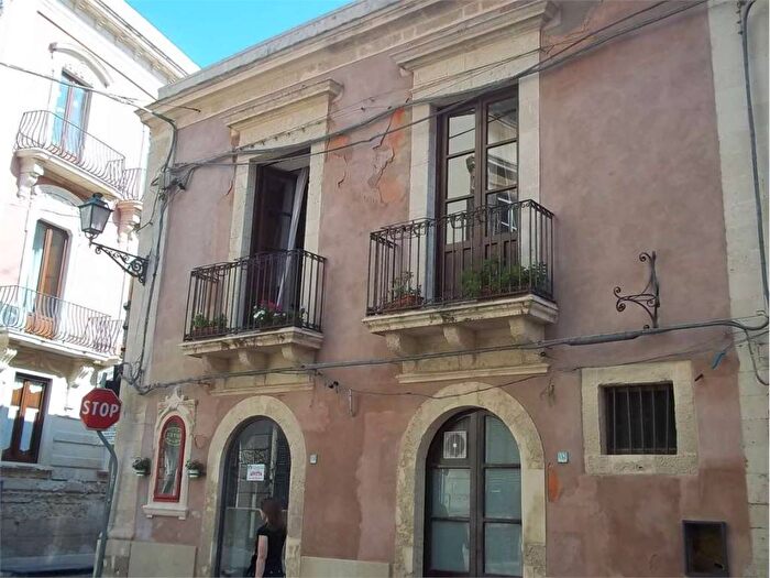 Appartamento trilocale in affitto in Ortigia, Siracusa