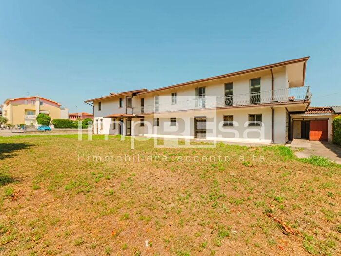 Casa trilocale in vendita in Vicolo Venezia, Trevignano