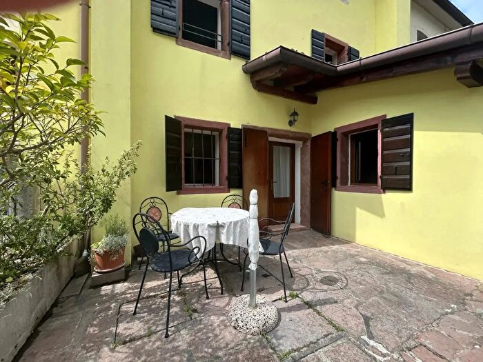 Casa con 6 locali in vendita in Vittorio Veneto