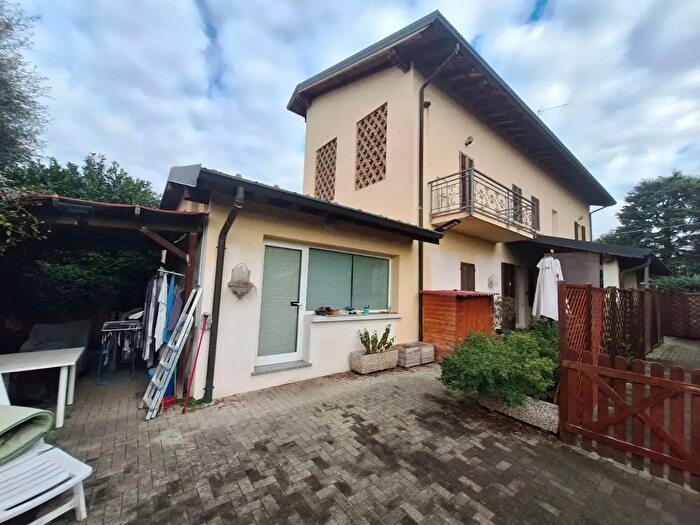 Appartamento trilocale in vendita in Rimembranze, Renate
