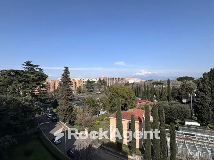 Appartamento con 6 locali in vendita in Via Carlo Giuseppe Bertero, Roma