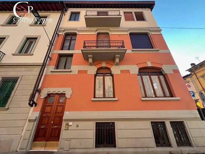 Appartamento con 12 locali in vendita in Via Orcagna, Firenze