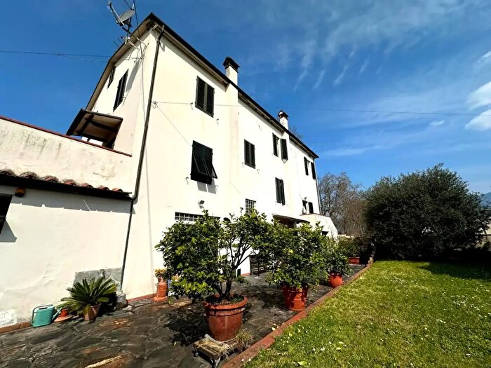 Casa con 16 locali in vendita in Capannori