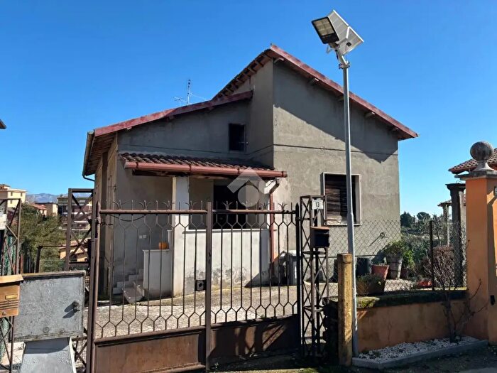 Casa trilocale in vendita in Via Giuseppe della Rovere, Cave