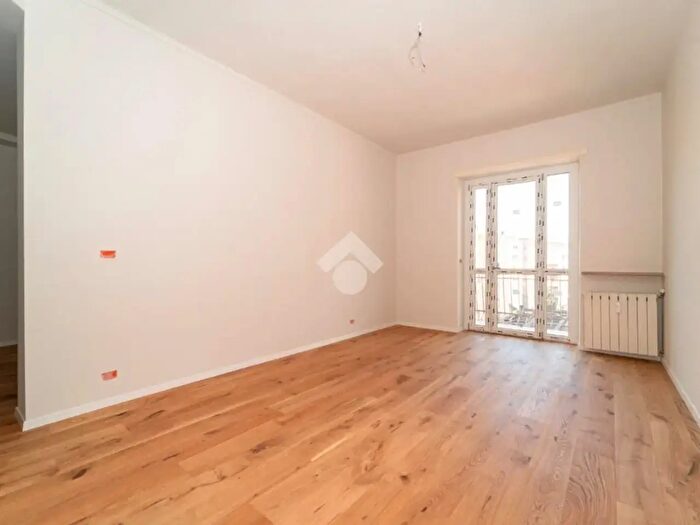 Appartamento trilocale in vendita in Via Monginevro, Torino