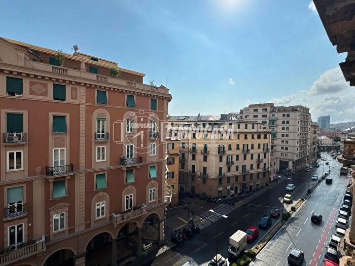 Appartamento con 9 locali in vendita in Corso Luigi Andrea Martinetti, Genova