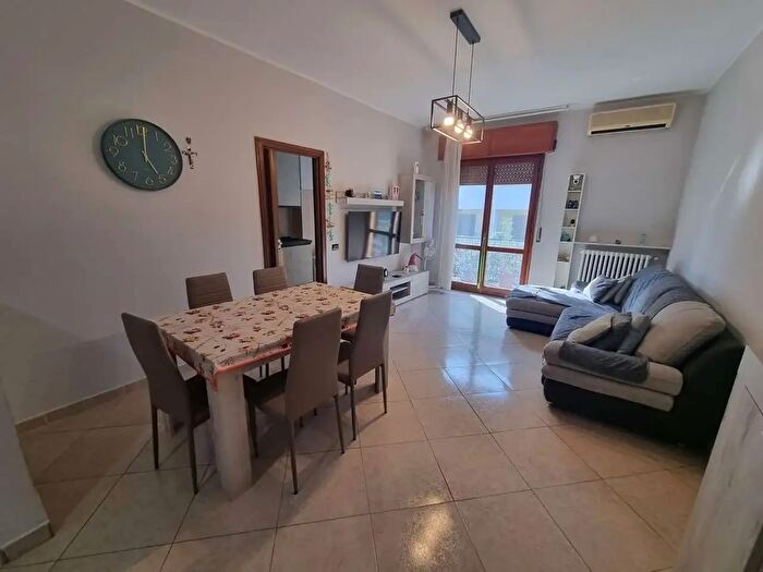 Appartamento quadrilocale in vendita in Via Gran Sasso, Limbiate
