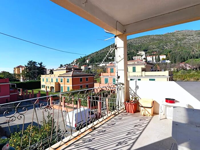 Appartamento quadrilocale in vendita in Via Viviani, Levanto