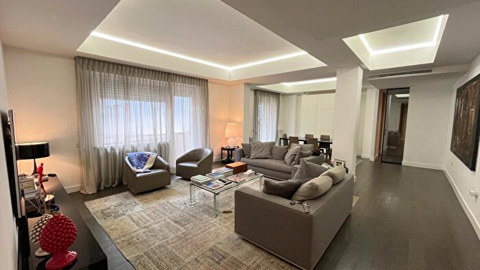 Appartamento con 5 locali in vendita in Via Podgora, Ancona