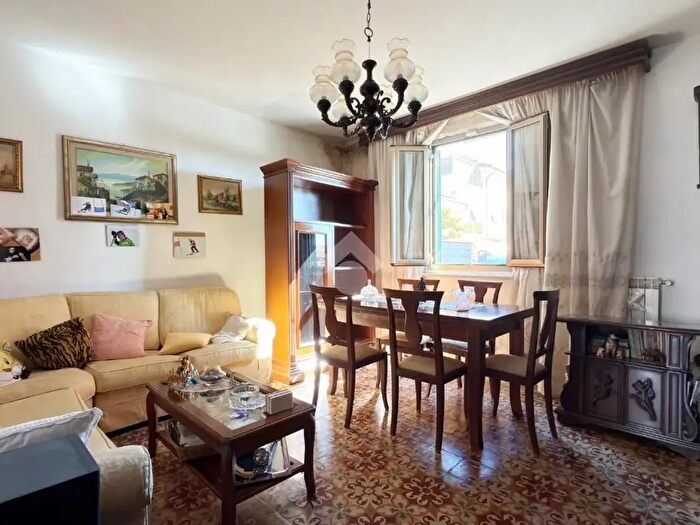Casa quadrilocale in vendita in Via Bigioni, Carrara