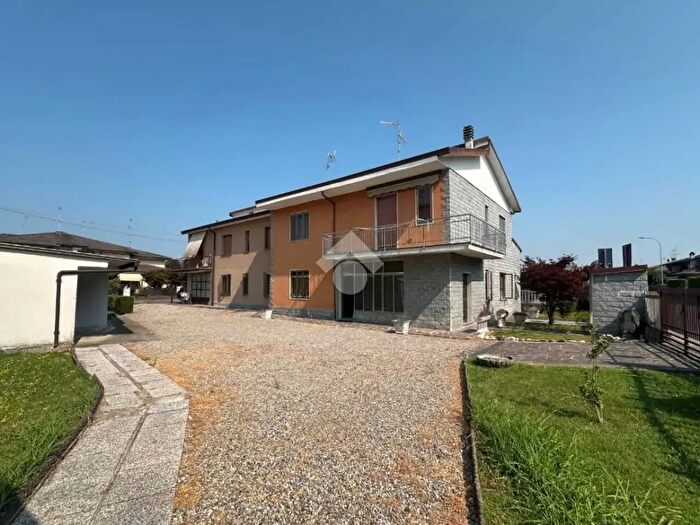 Casa con 6 locali in vendita in Via Antonio Gramsci, Vaiano Cremasco