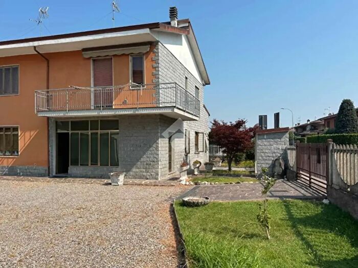 Case in Vendita e in Affitto - 2