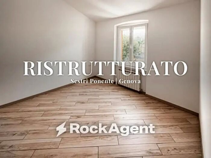 Appartamento quadrilocale in vendita in Piazza Cosma Clavarino, Genova